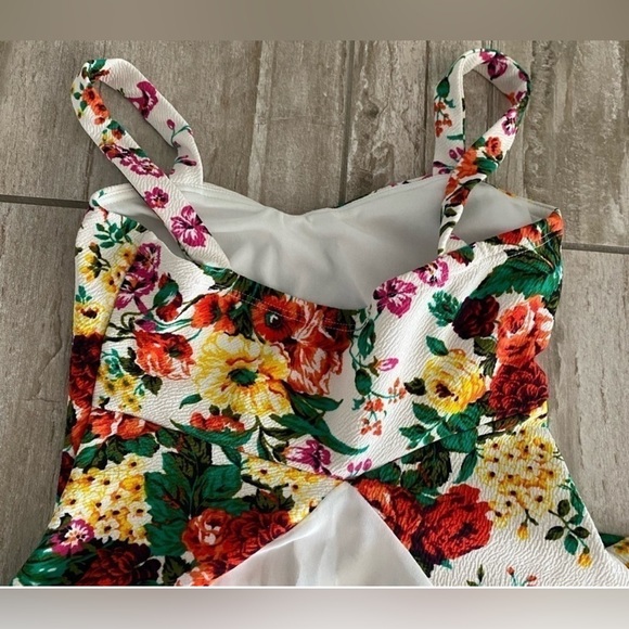 Floral Peplum Top - Picture 2 of 12